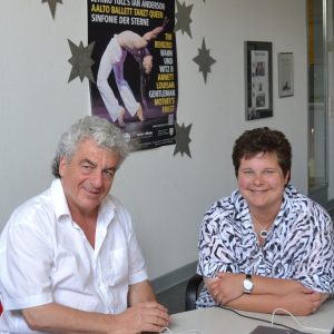 SPD-Landtagsabgeordnete Tanja Wagener (r.) informierte sich jetzt in einem Gespräch mit Kulturreferent Wolfgang Suttner (l.) über die umfangreichen kulturellen Aktivitäten des Kreises Siegen-Wittgenstein.