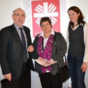 Tanja Wagener (Mitte), heimische SPD-Landtagsabgeordnete, besuchte den Caritasverband Siegen-Wittgenstein. Ihre Gesprächspartner waren Geschäftsführer Thomas Griffig (l.) und seine Assistentin Barbara Köberlein (r.)