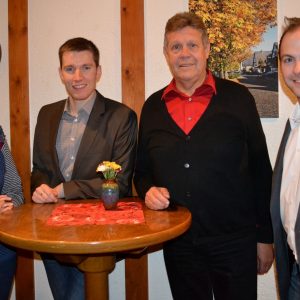 Hannes Gieseler (2.v.l.) ist neuer Vorsitzender des Unterbezirksausschusses (UBA) der SPD im Kreis Siegen-Wittgenstein, seine Stellvertreter sind Jasmin Reichmann (l.) und Steffen Löhr (r.). Unterbezirksvorsitzender Willi Brase (2.v.r.) zeigte sich erfreu