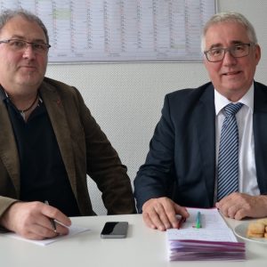 Der heimische SPD-Landtagsabgeordnete Falk Heinrichs (r.) und Ingo Degenhardt, Geschäftsführer der DGB-Region Südwestfalen, führten jetzt in Siegen ein gemeinsames Gespräch.