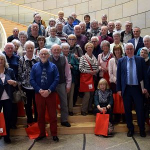 Im Düsseldorfer Landtag begrüßte Falk Heinrichs (SPD-MdL) jetzt zahlreiche Gäste aus Kreuztal und Netphen.