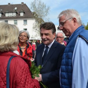 Bei einem Besuch in Kreuztal betonte NRW-Verkehrsminister Michael Groschek, dass die Route 57 nicht mehr aufzuhalten sei. Erster Schritt werde der Bau der Südumgehung Kreuztal sein, der Planungszug auch für die übrigen Ortsumgehungen rolle bereits.